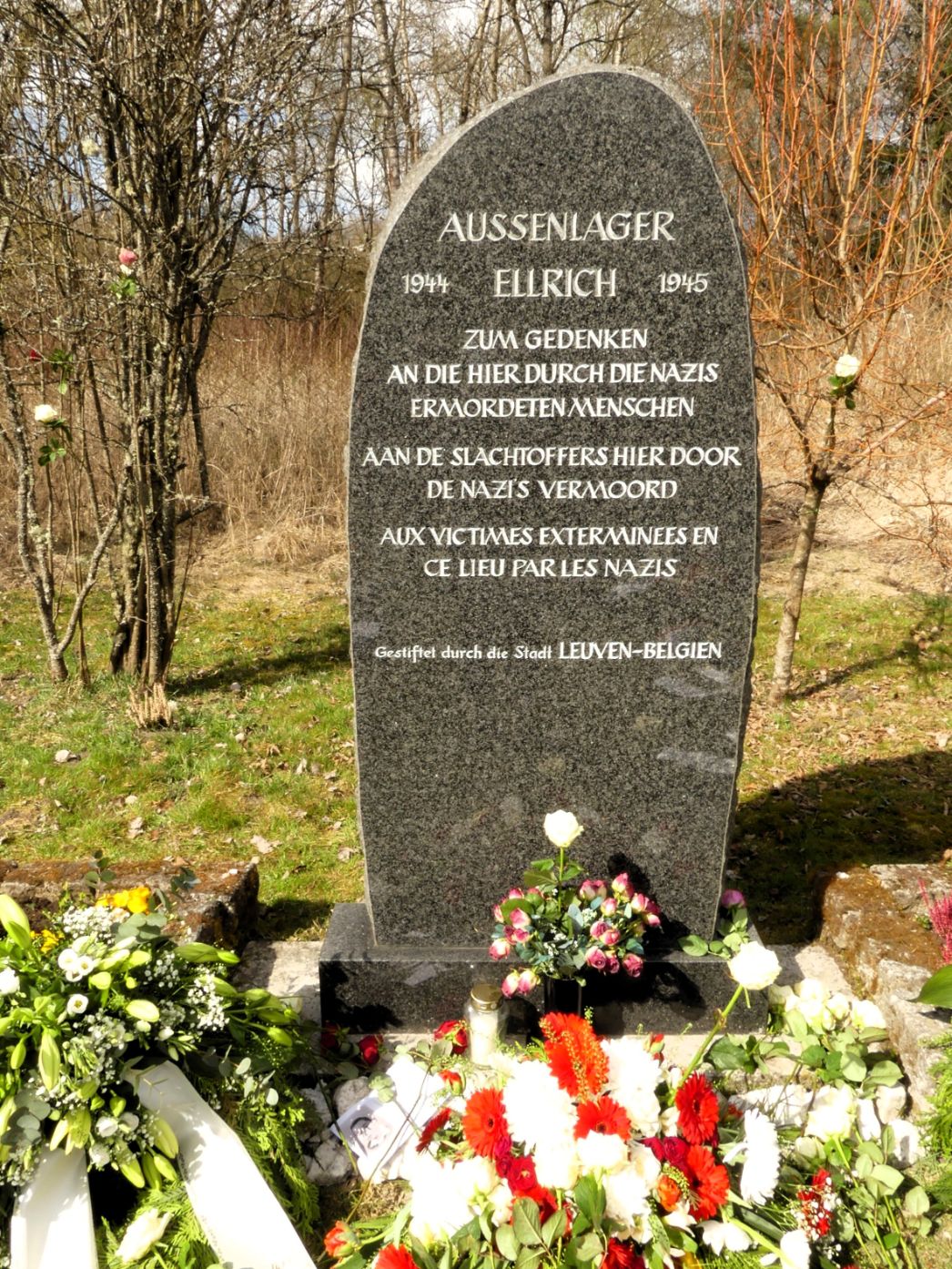 Gedenkstein am Gedenkort Ellrich-Juliushütte bei der Gedenkfeier 2025