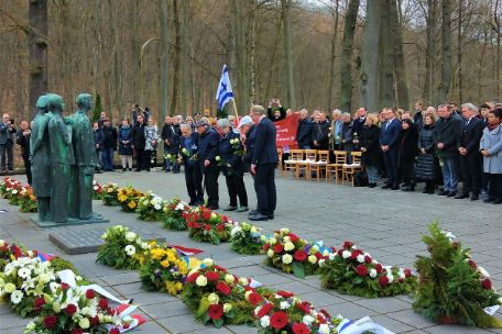 Kranzniederlegung am 78. Jahrestag der Befreiung des KZ Mittelbau-Dora im April 2023